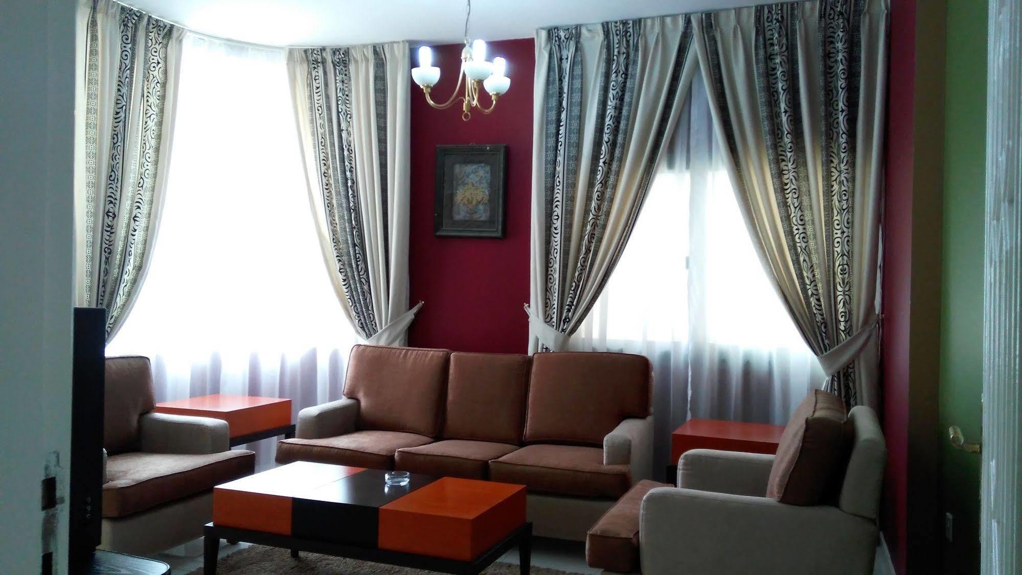 Royal Crown Suites Sharjah Exterior foto